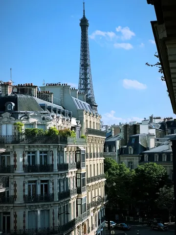 johanneshuebl Instagram post about Paris summer lifestyle
