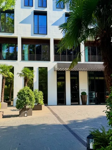 johanneshuebl Instagram post about Milan luxury hotel stay