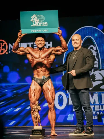 johnymuenster Instagram post about Bodybuilding achievement