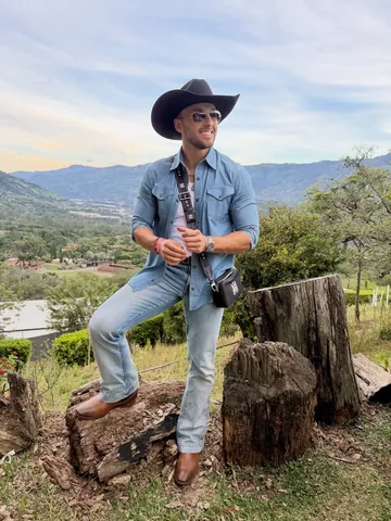 jorgeivanguevara Instagram post about Festival and fashion