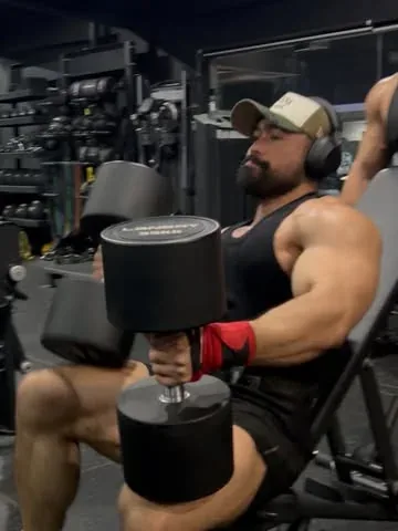 joven_sagabain Instagram post about Chest training