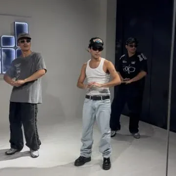 juliandeguz13 Instagram post about Personal video