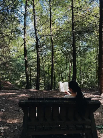 juliawreads Instagram post about Reading outdoors