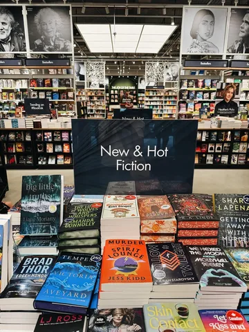 juliawreads Instagram post about Bookshop and travel
