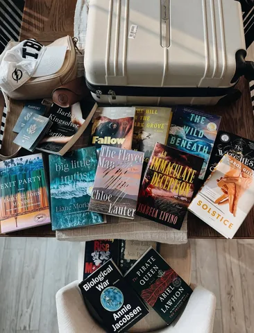 juliawreads Instagram post about Fall reading list