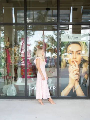Julie Tarkovskiy Instagram post thumbnail