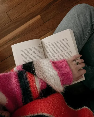 kaitsbookcase Instagram post about Winter lifestyle