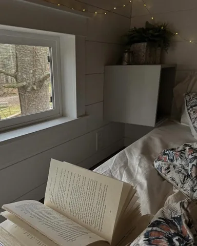 kaitsbookcase Instagram post about Holiday getaway