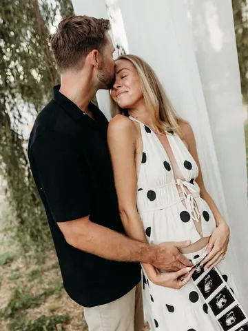 karlierae Instagram post about Pregnancy announcement