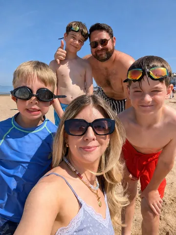 katebowbow Instagram post about Family beach day