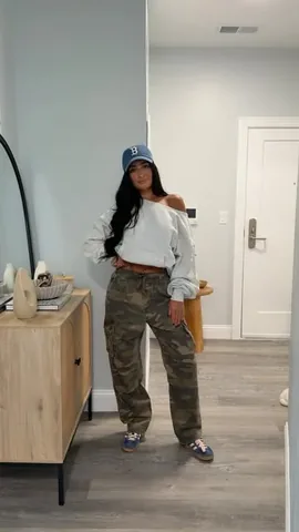 kaylamoliveira Instagram post about Cargo pants