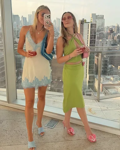 kellyn_mcmullan Instagram post about New York romantic comedy aesthetic