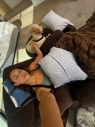 kelseywells Instagram post about Endometriosis healthcare advocacy