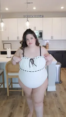 kelssjourney Instagram post about Plus size swimwear