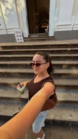 kianagaona Instagram post about Social media marketing workday