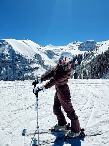 kinsysmith Instagram post about Après ski