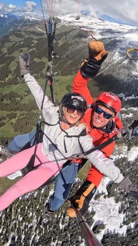 kinsysmith Instagram post about Paragliding