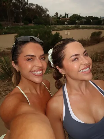 kk_fit_ Instagram post about Activewear product promotion