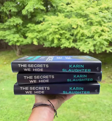 kraysbookclub Instagram post about Book club giveaway