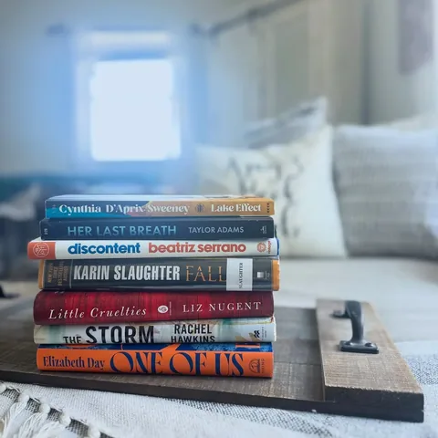 kraysbookclub Instagram post about Monthly book wrap up