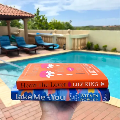 kraysbookclub Instagram post about Summer reading plans