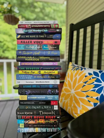 kraysbookclub Instagram post about Reading lifestyle