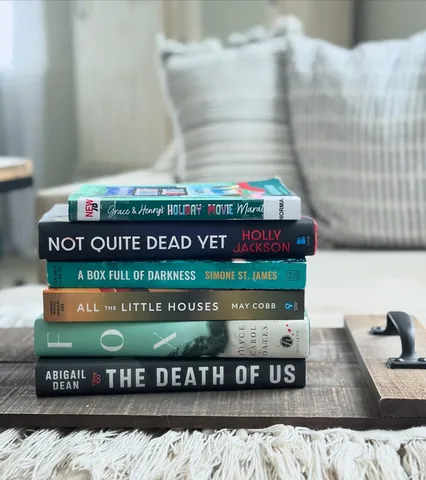 kraysbookclub Instagram post about Monthly book wrap up