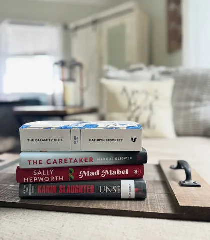 kraysbookclub Instagram post about Monthly book wrap up