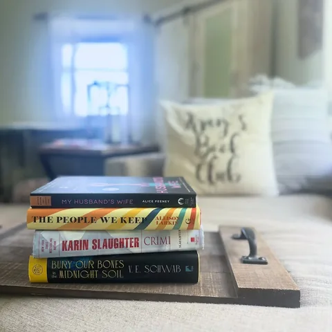 kraysbookclub Instagram post about Monthly book wrap up