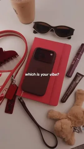 krystallora Instagram post about IPhone color choice