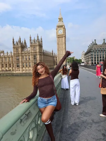 krystalogytv Instagram post about London travel