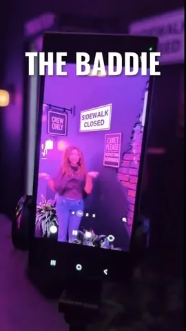 krystalogytv Instagram post about Samsung foldable phone comparison