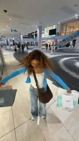 krystalogytv Instagram post about Shopping with friends
