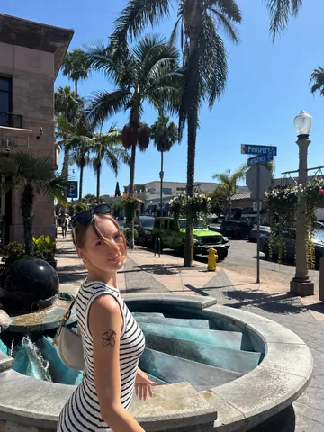 kurzawa_karina Instagram post about Shopping while traveling