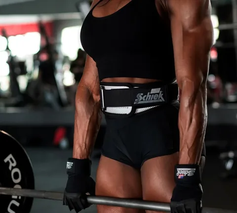 latoryawatts Instagram post about Lifting gear promotion