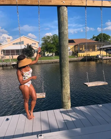 latoryawatts Instagram post about Summer lifestyle