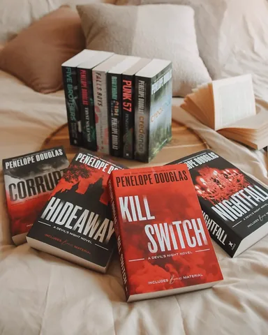 laurabookish Instagram post about Dark romance preferences