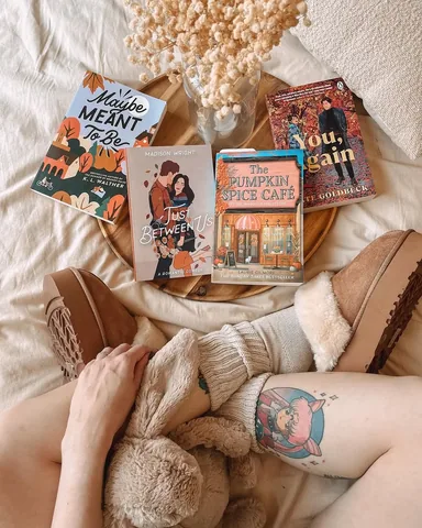 laurabookish Instagram post about Autumn romance TBR