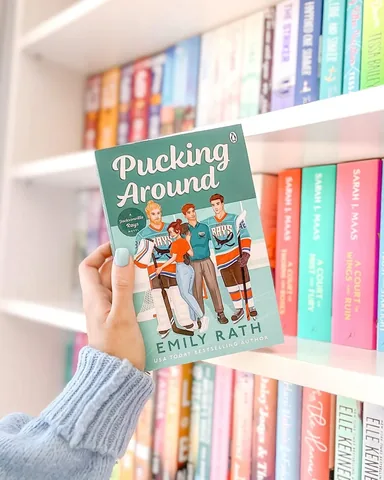 laurabookish Instagram post about Instagram posting routine