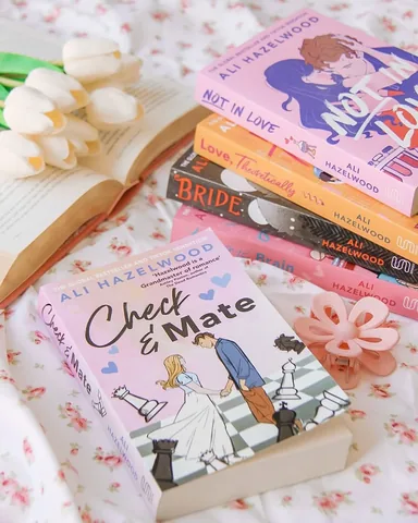 laurabookish Instagram post about Five star romance read