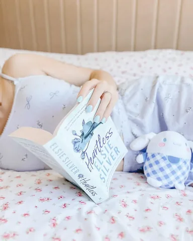 laurabookish Instagram post about Personal collections