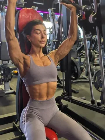 lauraliechap Instagram post about Fitness apparel