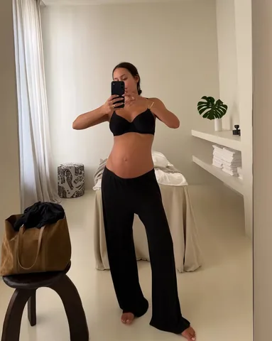 laura_noltemeyer Instagram post about Schwangerschaft