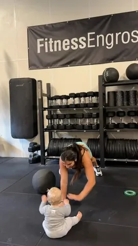 laurenfisher Instagram post about Postpartum friendly fitness