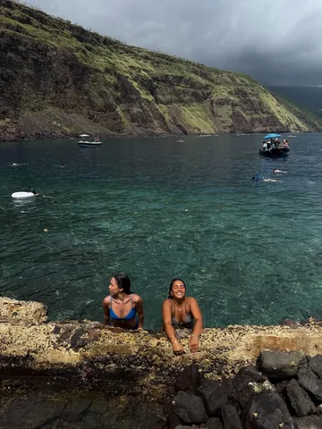 laurenwolfe Instagram post about Travel fashion