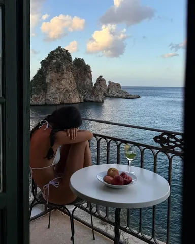 laurenwolfe Instagram post about Summer travel