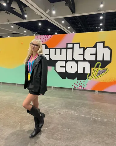 laviishlily Instagram post about Delayed event post