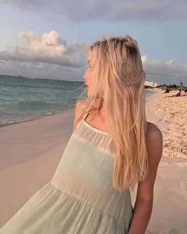laviishlily Instagram post about Aruba vacation