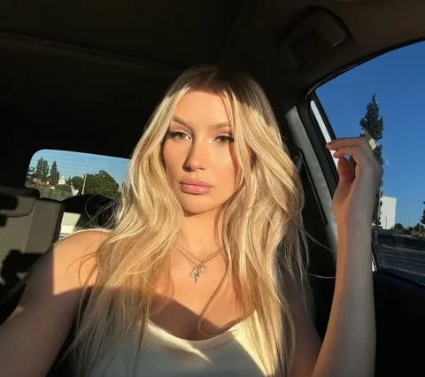 laviishlily Instagram post about Personal greeting