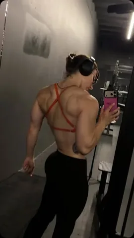 leanbeefpatty Instagram post about Back training